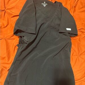 Med Couture Black V-Neck Short Sleeve Scrub Top